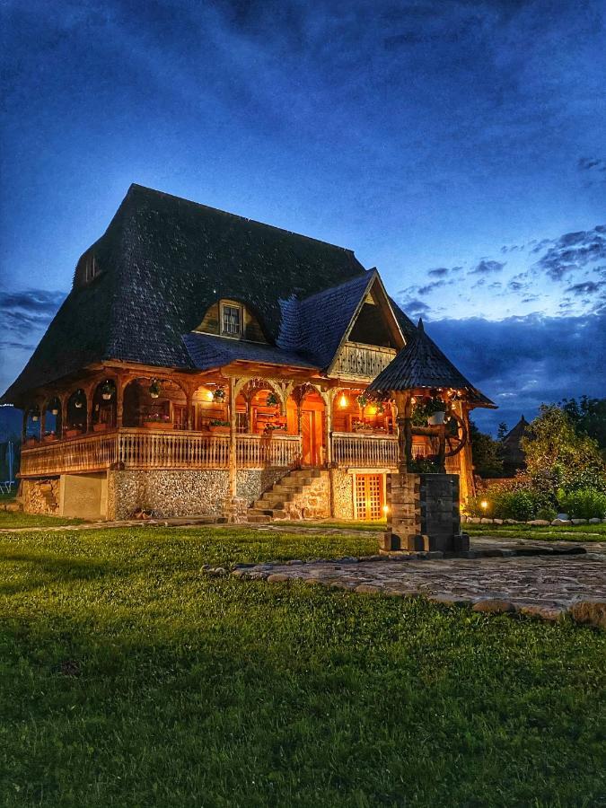 Casa Chira Hotell Vişeu de Sus Eksteriør bilde